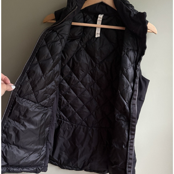 Lululemon Size 10 Down For A Run Quilted Puffer Vest Goose Down Black Full Zip - Picture 6 of 11